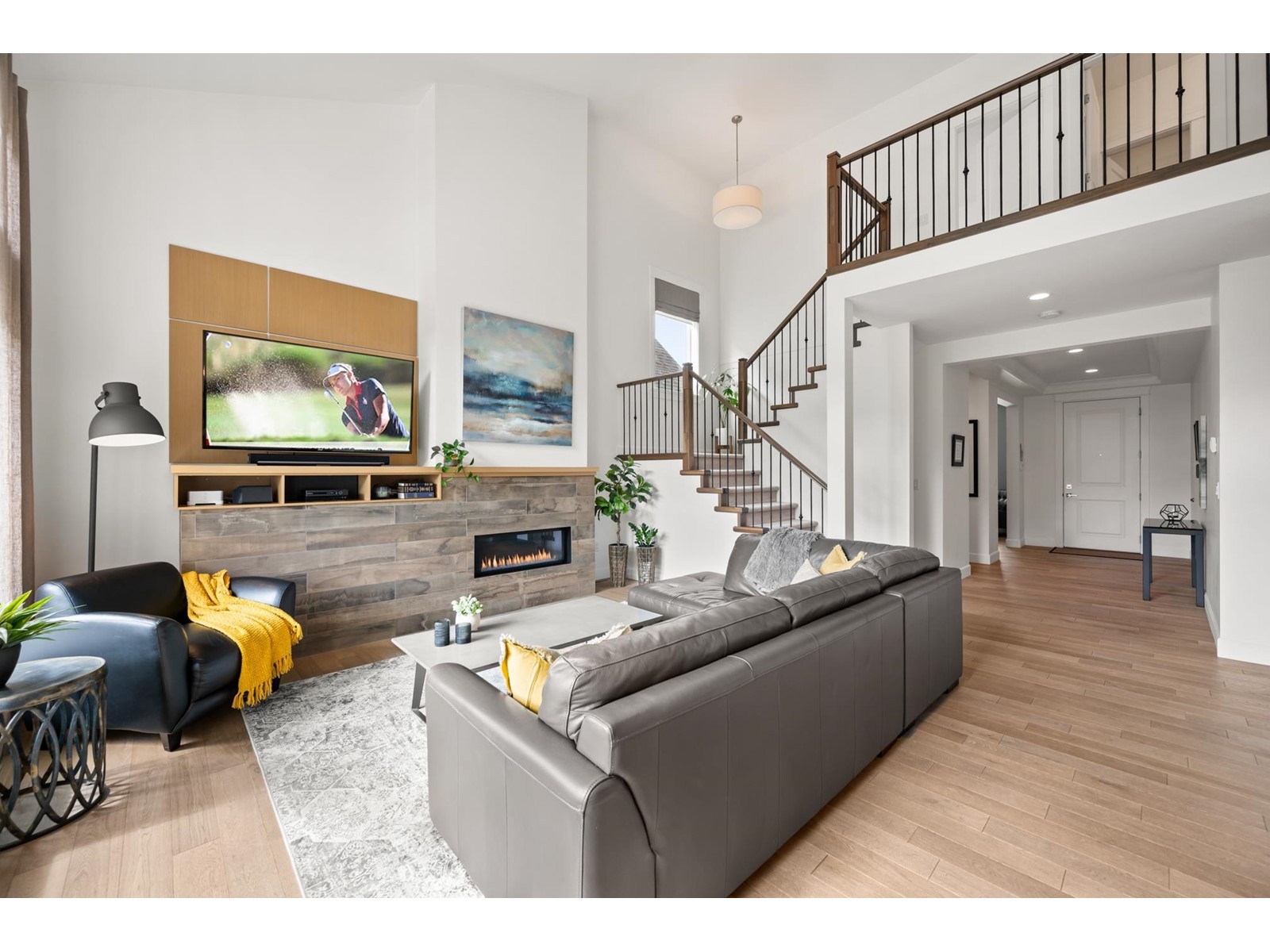Property at 16758 22A AVENUE image 2