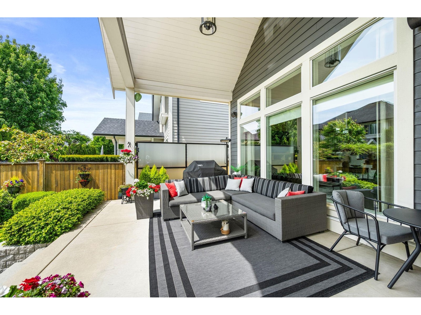 Property at 16758 22A AVENUE image 3