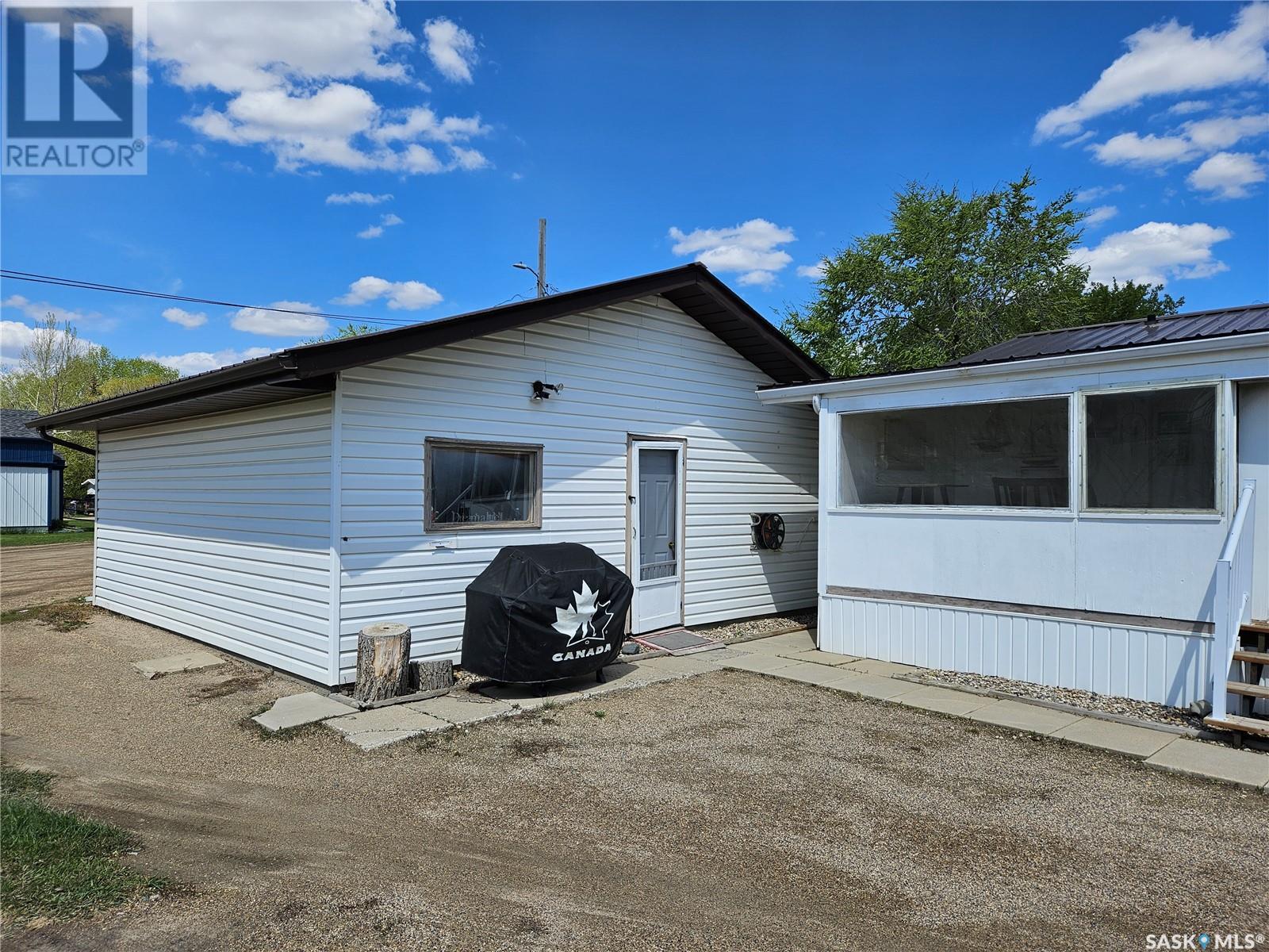 Property at 318 4th STREET W image 3
