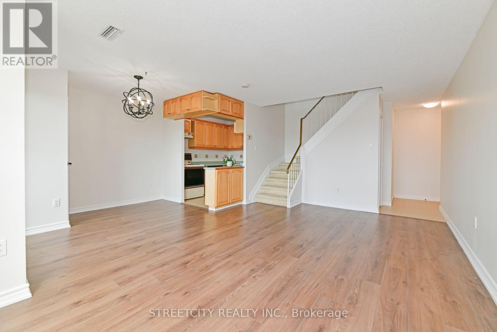 140 - 2001 Bonnymede Drive, Mississauga, Ontario  L5J 4H8 - Photo 10 - W12172278