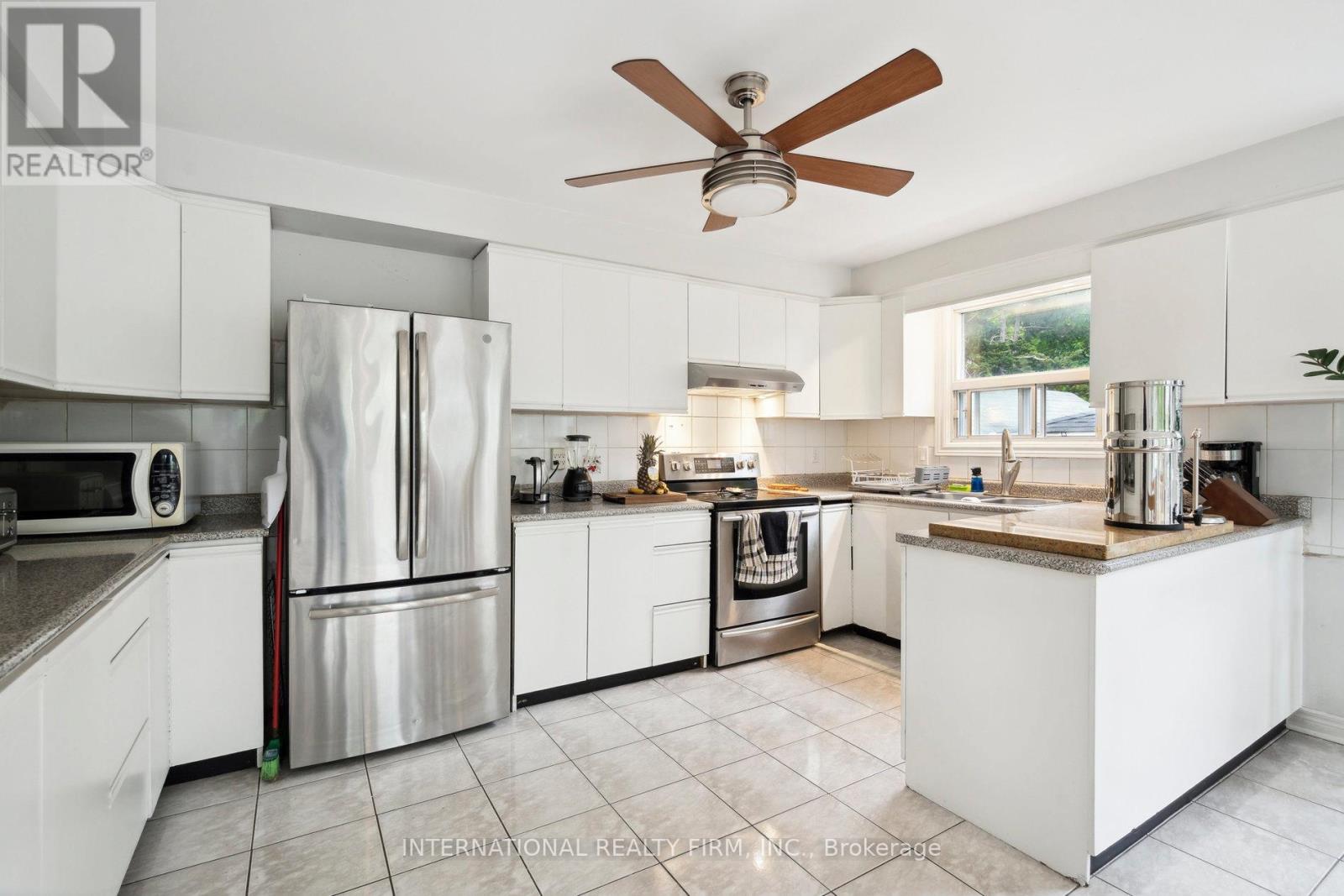 1928 Lawrence Avenue W, Toronto, Ontario  M9N 1H2 - Photo 19 - W12169434