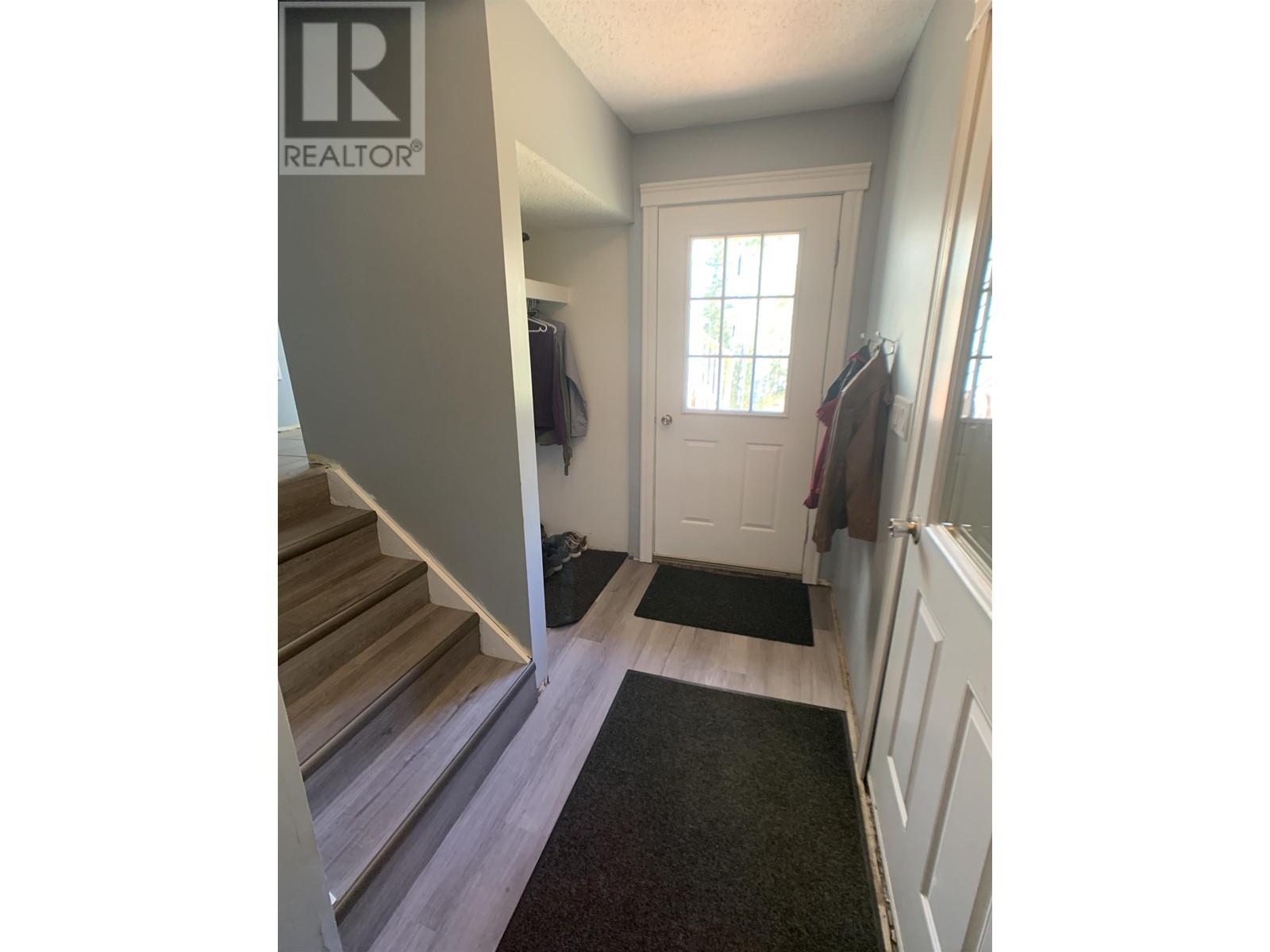 19 Raven Crescent, Fort Nelson, British Columbia  V0C 1R0 - Photo 2 - R3004461