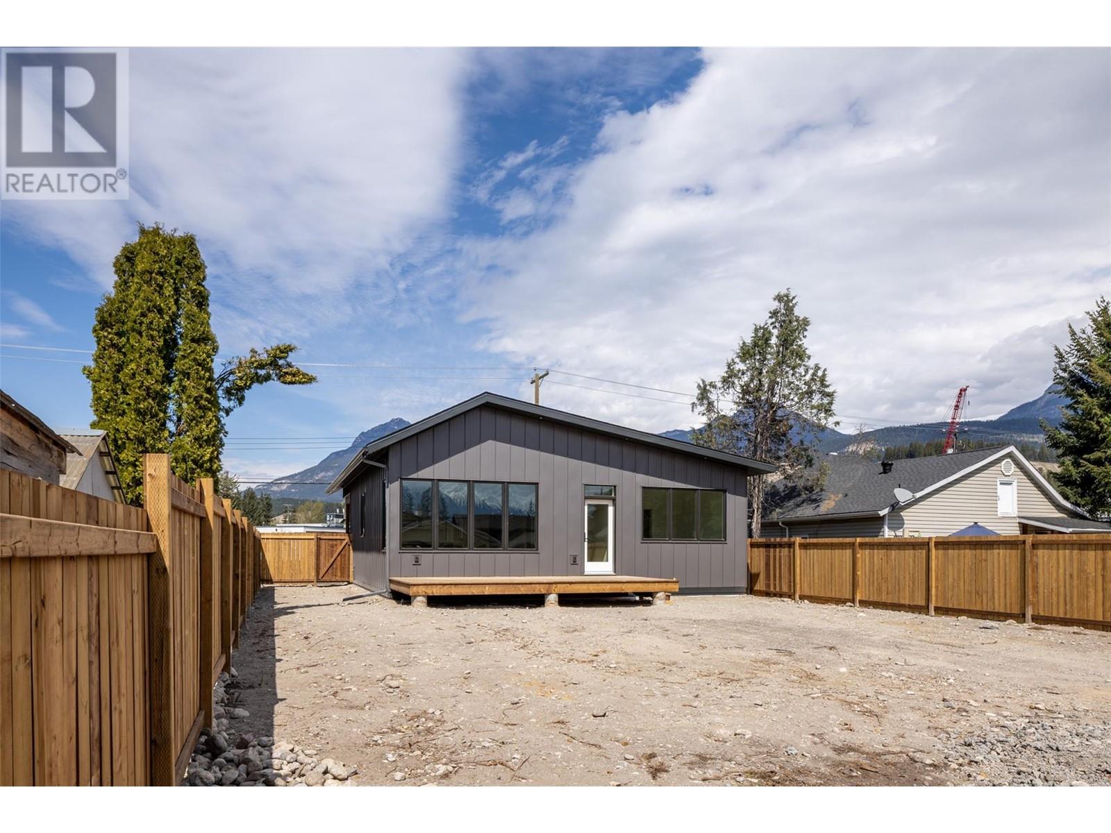 804 9th Street S, Golden, British Columbia  V0A 1H0 - Photo 7 - 10347663