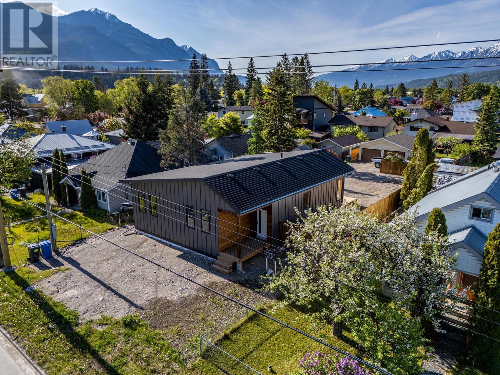 804 9th Street S, Golden, British Columbia  V0A 1H0 - Photo 6 - 10347663