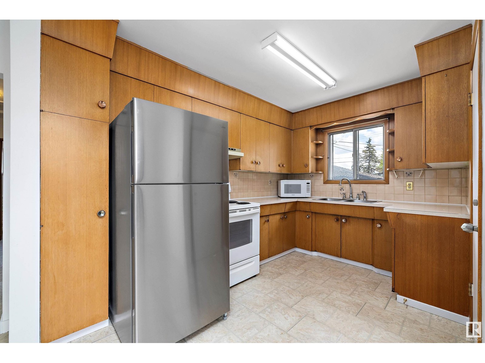 12715 / 12717 93 St Nw, Edmonton, Alberta  T5E 3S9 - Photo 11 - E4438491