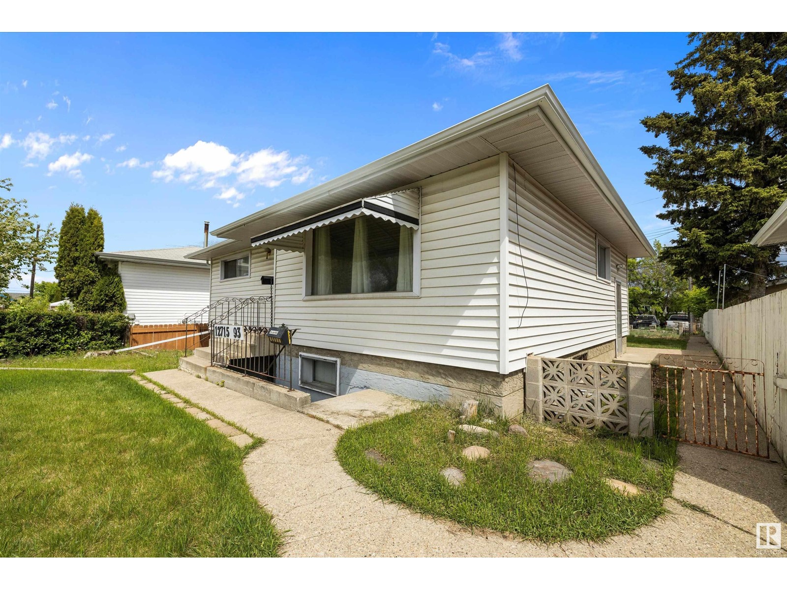 Property at 12715 / 12717 93 ST NW image 3