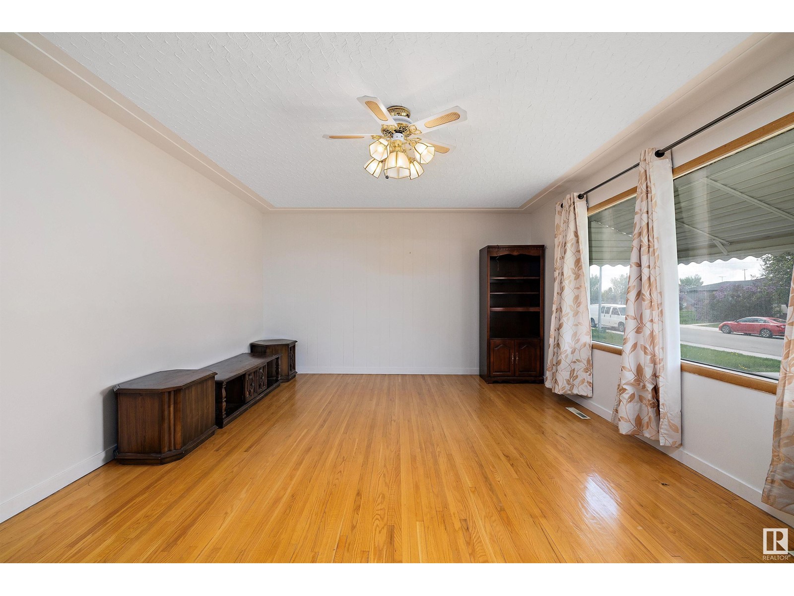 12715 / 12717 93 St Nw, Edmonton, Alberta  T5E 3S9 - Photo 6 - E4438491