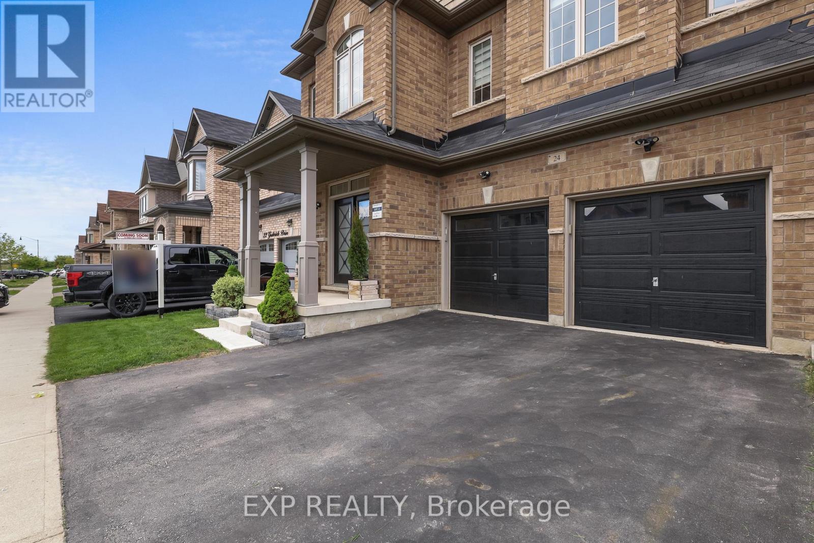 24 Goderich Drive, Brampton, Ontario  L7A 5A7 - Photo 5 - W12172315