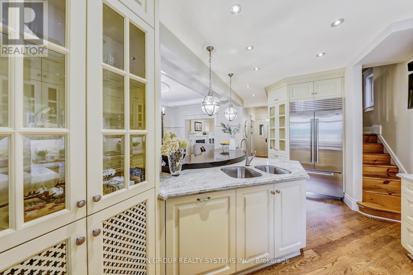 218 Glendonwynne Road, Toronto, Ontario  M6P 3G3 - Photo 17 - W12172317
