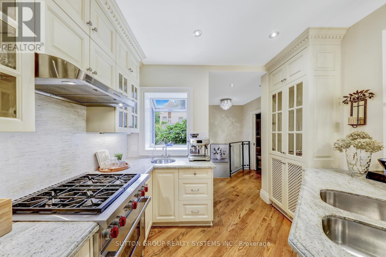 218 Glendonwynne Road, Toronto, Ontario  M6P 3G3 - Photo 20 - W12172317