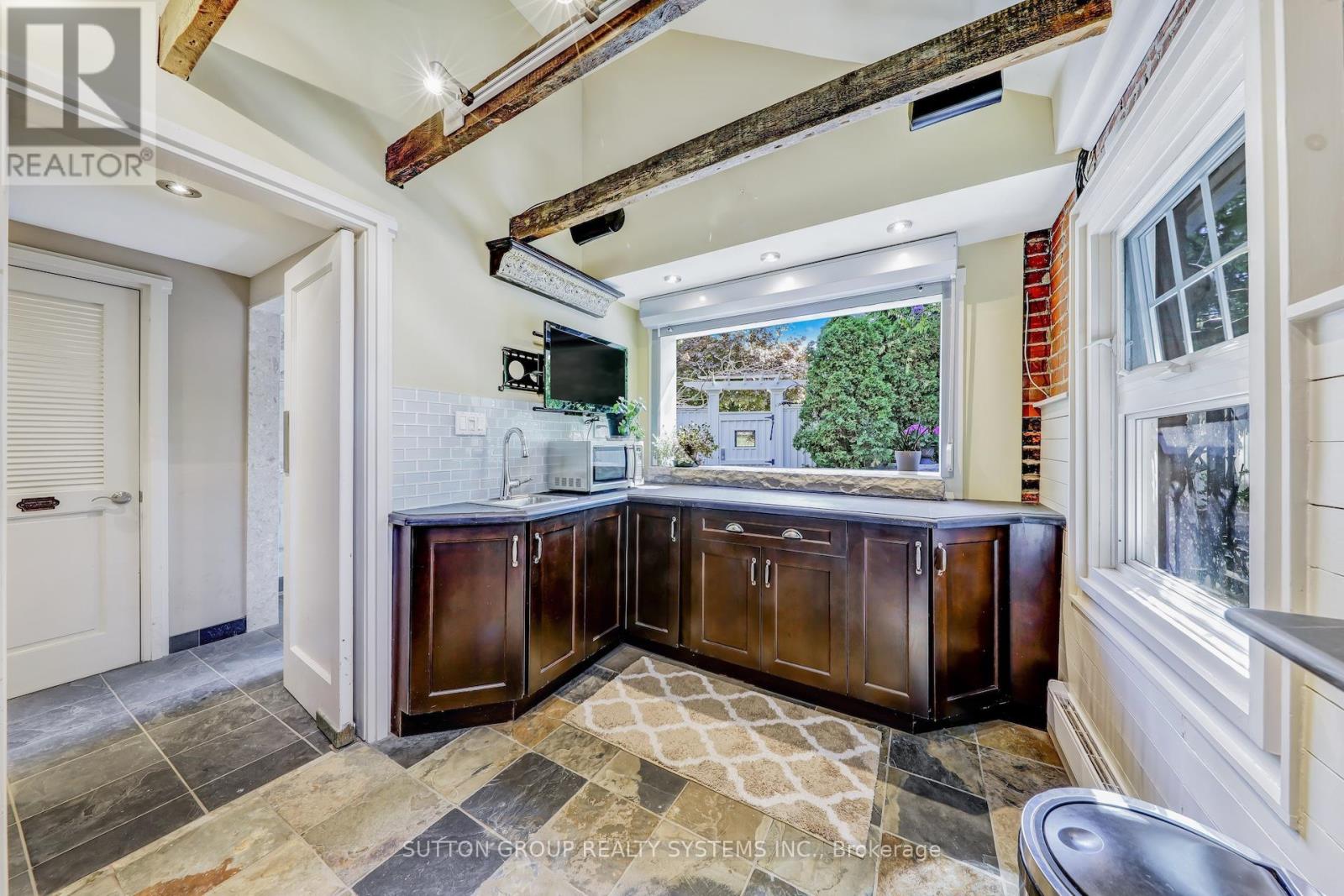 218 Glendonwynne Road, Toronto, Ontario  M6P 3G3 - Photo 45 - W12172317