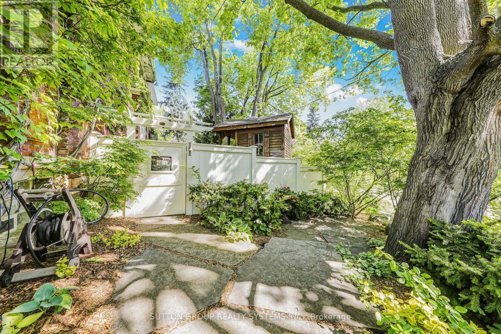 218 Glendonwynne Road, Toronto, Ontario  M6P 3G3 - Photo 49 - W12172317