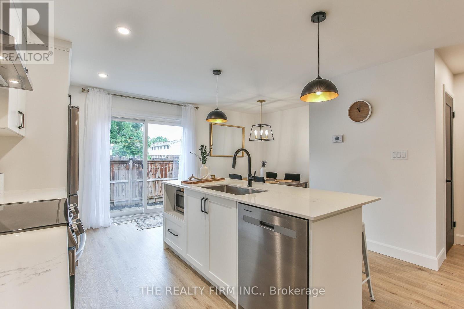Photo 17 of 49 for 52 - 51 Sholto Drive
