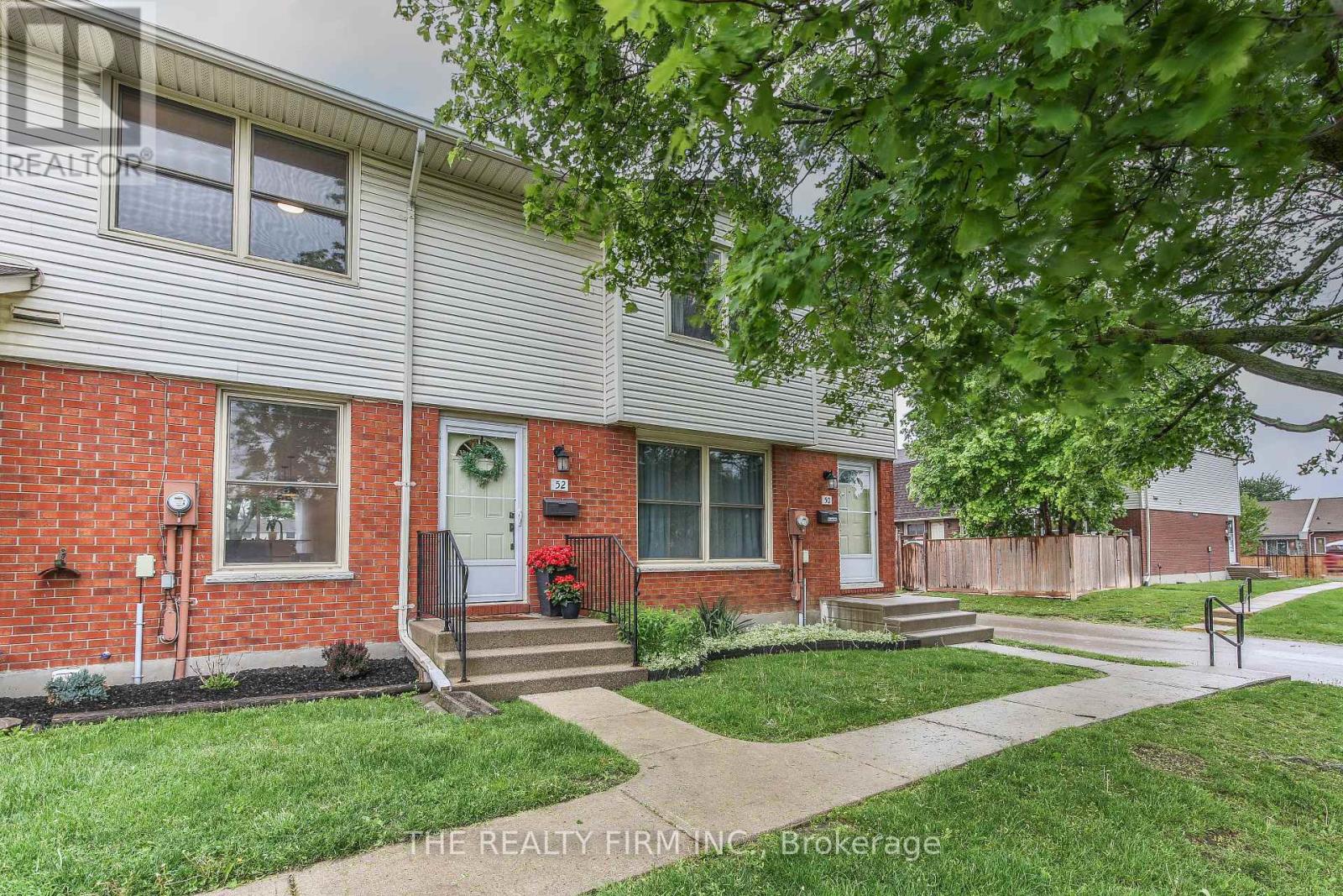 Photo 3 of 49 for 52 - 51 Sholto Drive