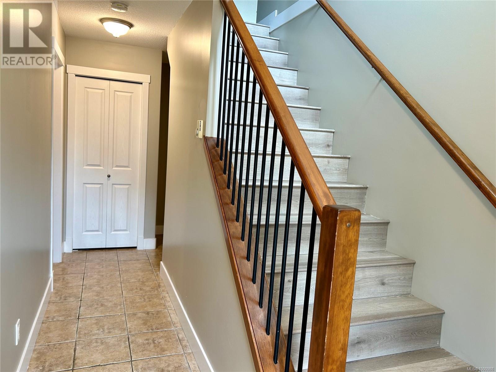Property at 406 Alpen Way image 2