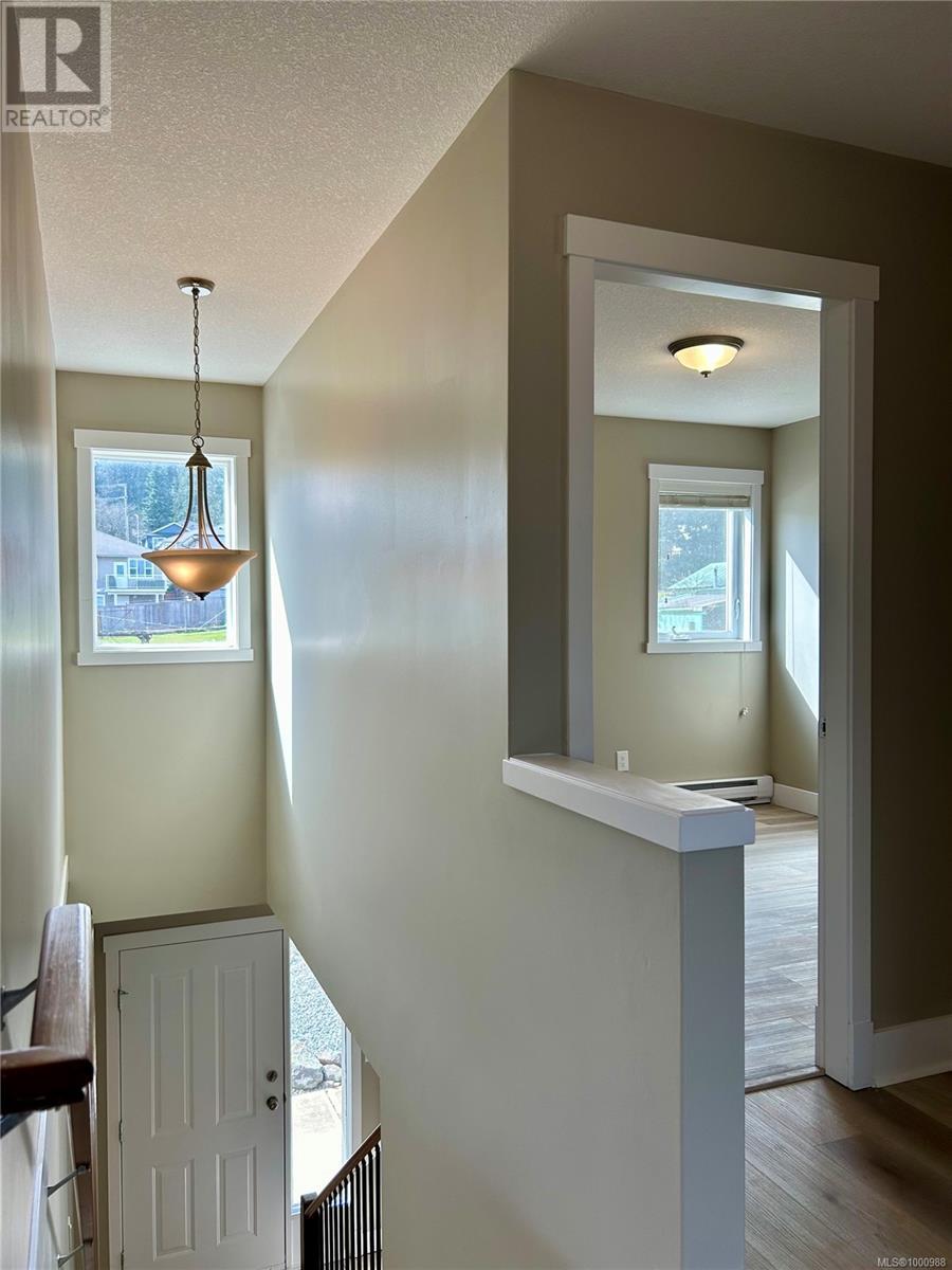 Property at 406 Alpen Way image 4