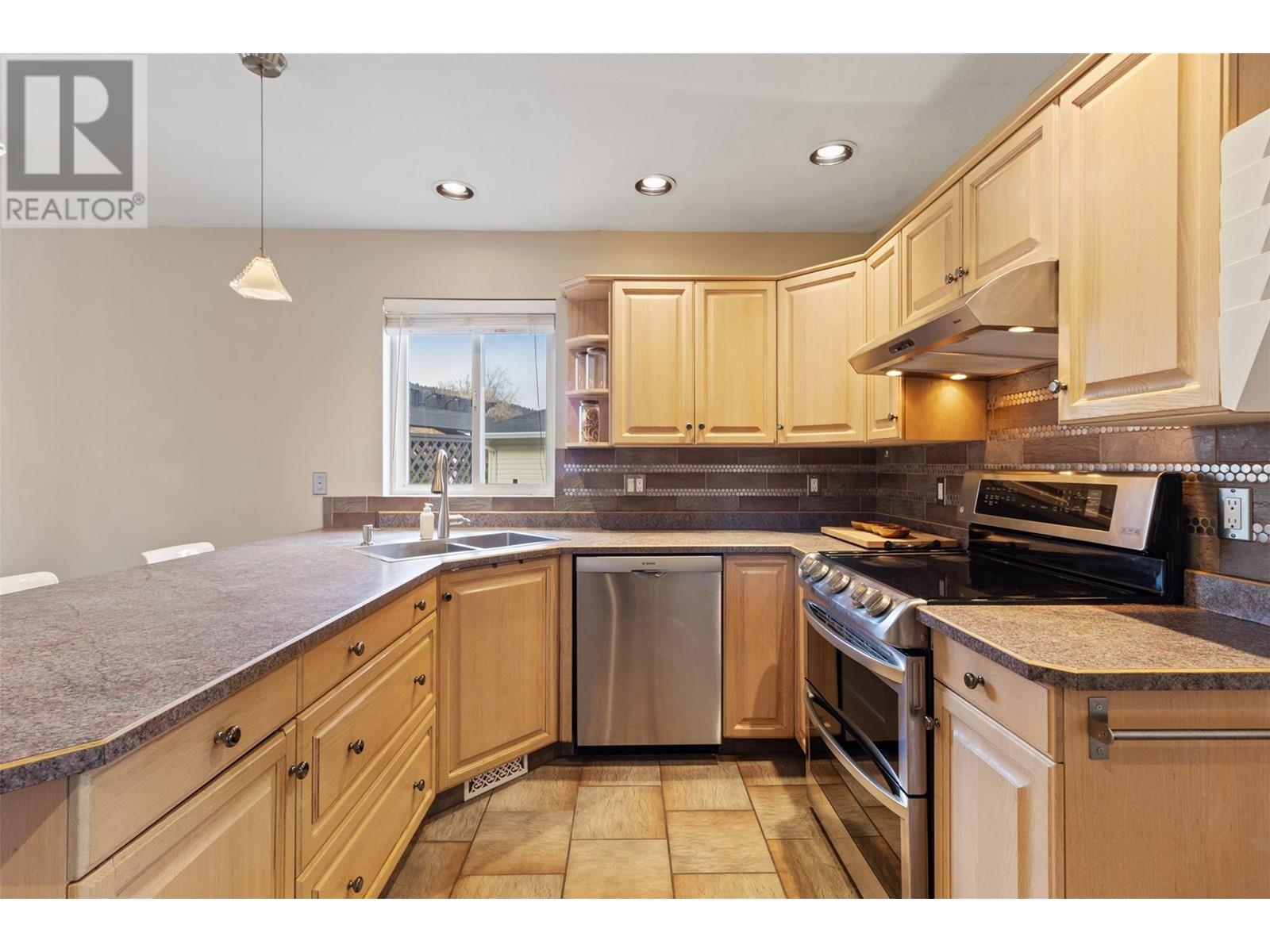 837 DUNROBIN Drive, Kamloops, BC V1S1V6