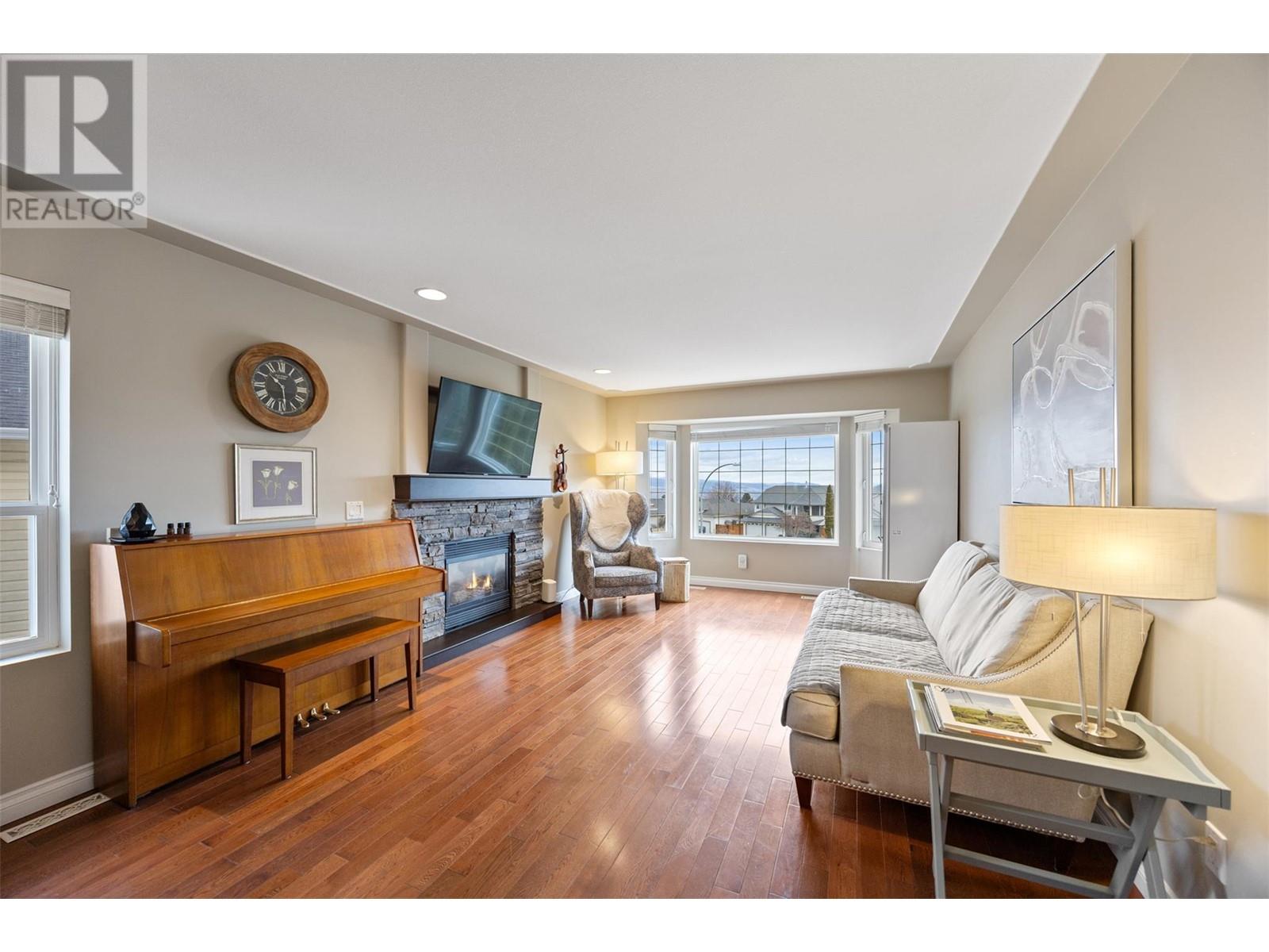 837 Dunrobin Drive, Kamloops, British Columbia  V1S 1V6 - Photo 6 - 10347206