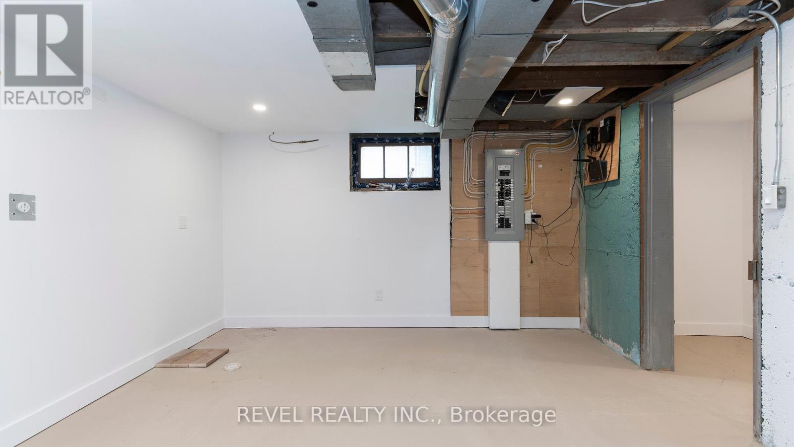 15 Victoria Avenue E, South Huron, Ontario N0M 1M0 - Photo 42 - X12167848