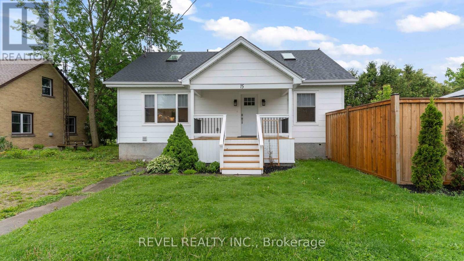 15 VICTORIA AVENUE E, South Huron, Ontario