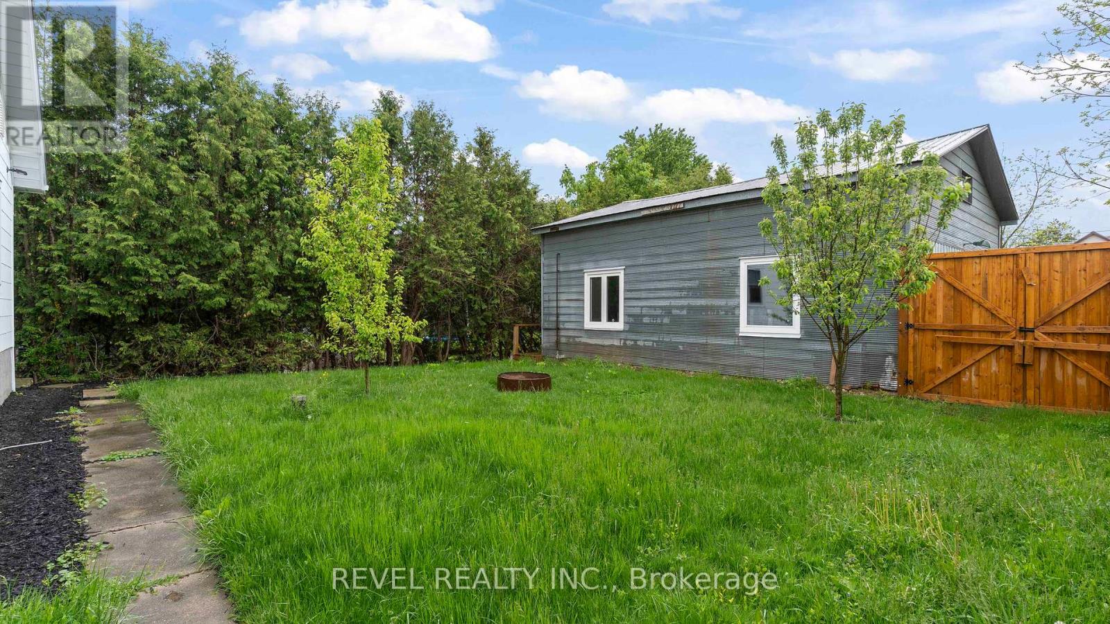 15 Victoria Avenue E, South Huron, Ontario N0M 1M0 - Photo 46 - X12167848