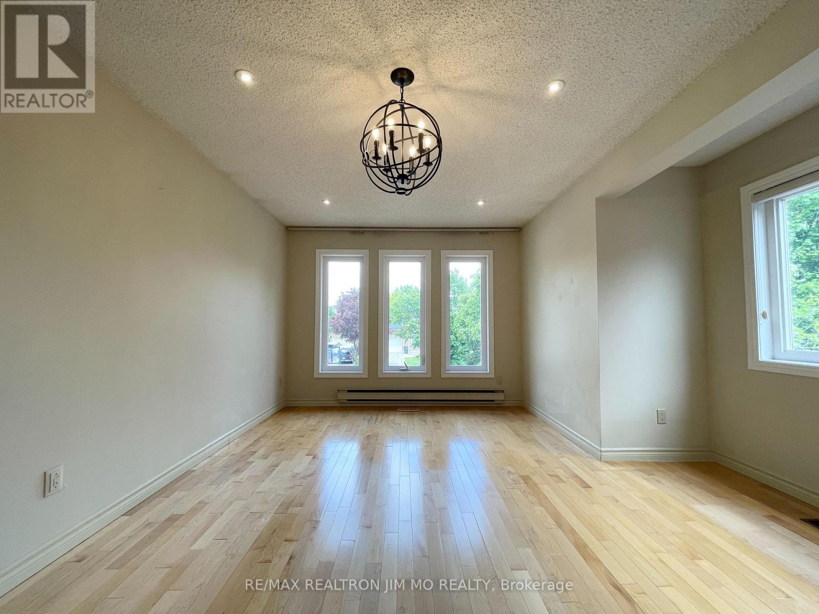 Upper - 5555 Lockengate Court, Mississauga, Ontario  L5R 3M8 - Photo 23 - W12172333