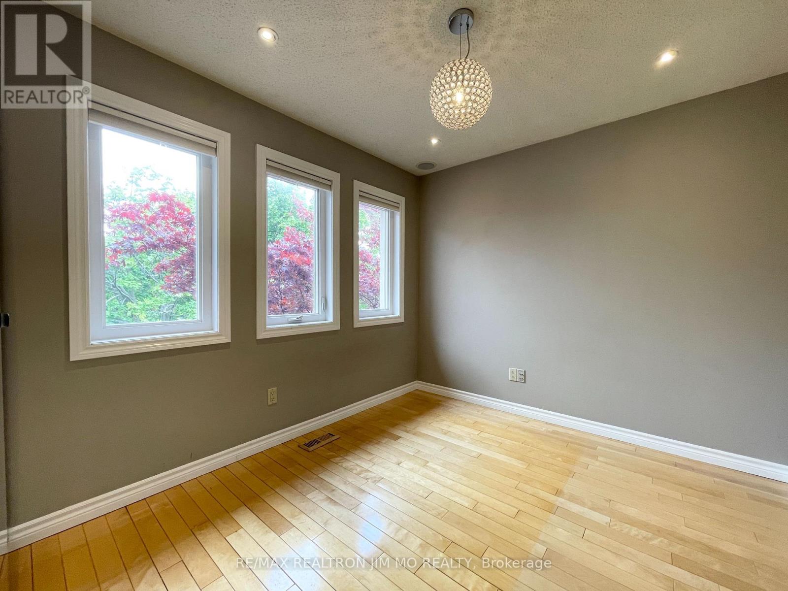 Upper - 5555 Lockengate Court, Mississauga, Ontario  L5R 3M8 - Photo 29 - W12172333