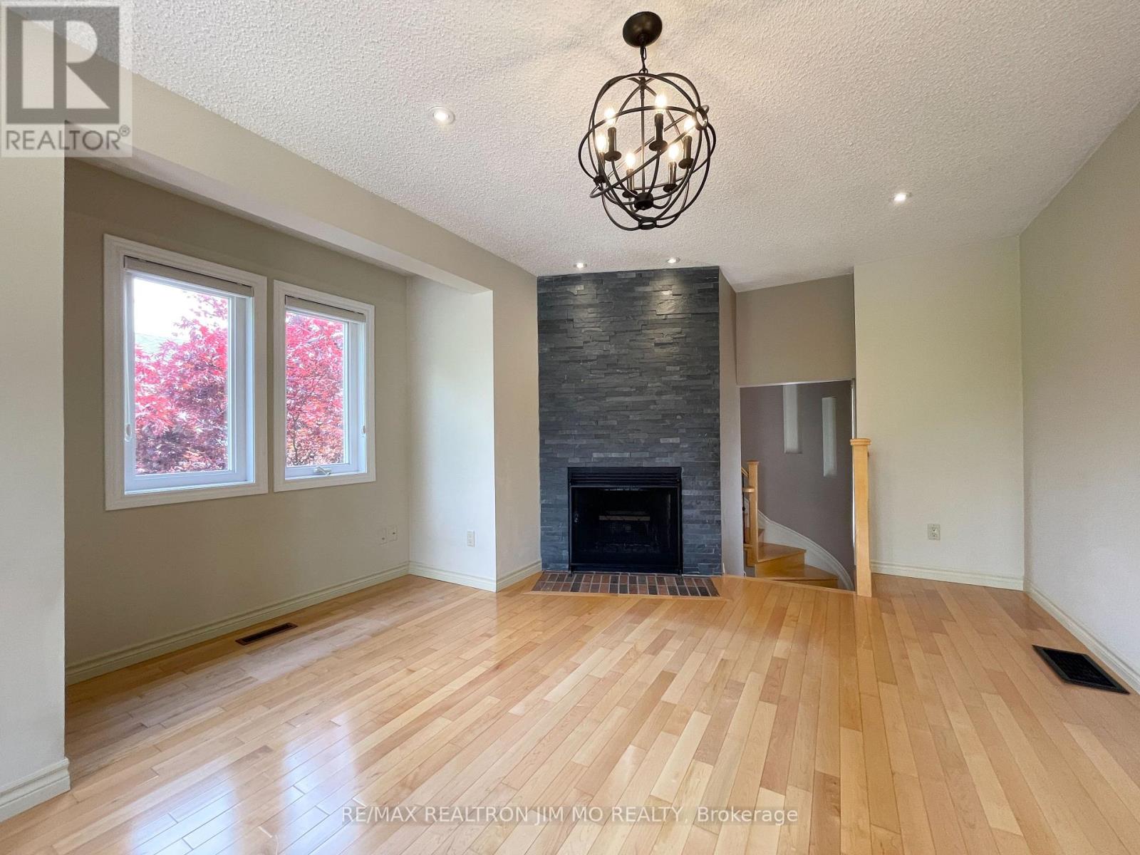 Upper - 5555 Lockengate Court, Mississauga, Ontario  L5R 3M8 - Photo 26 - W12172333
