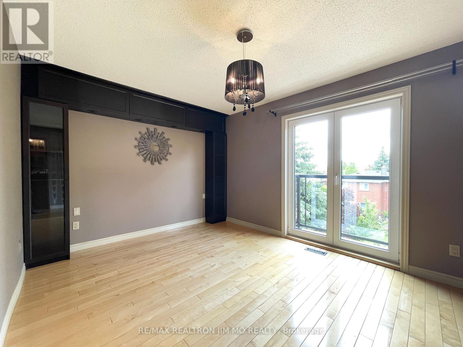 Upper - 5555 Lockengate Court, Mississauga, Ontario  L5R 3M8 - Photo 37 - W12172333