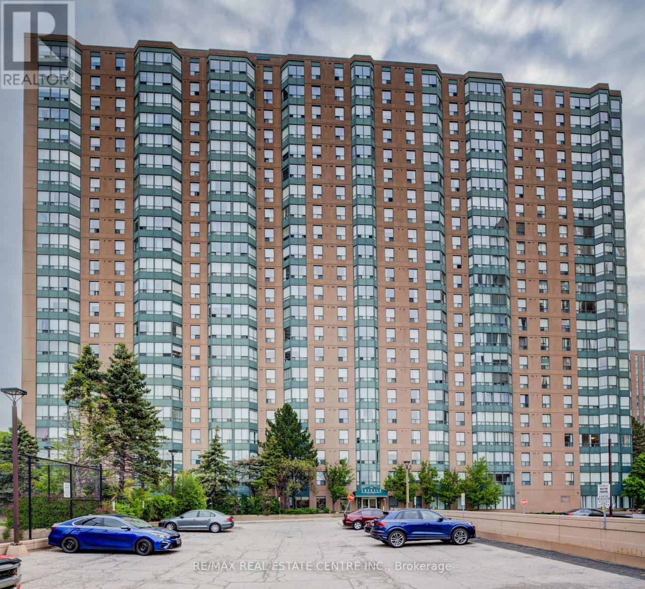 1403 - 135 Hillcrest Avenue, Mississauga, Ontario  L5B 4B1 - Photo 3 - W12172336