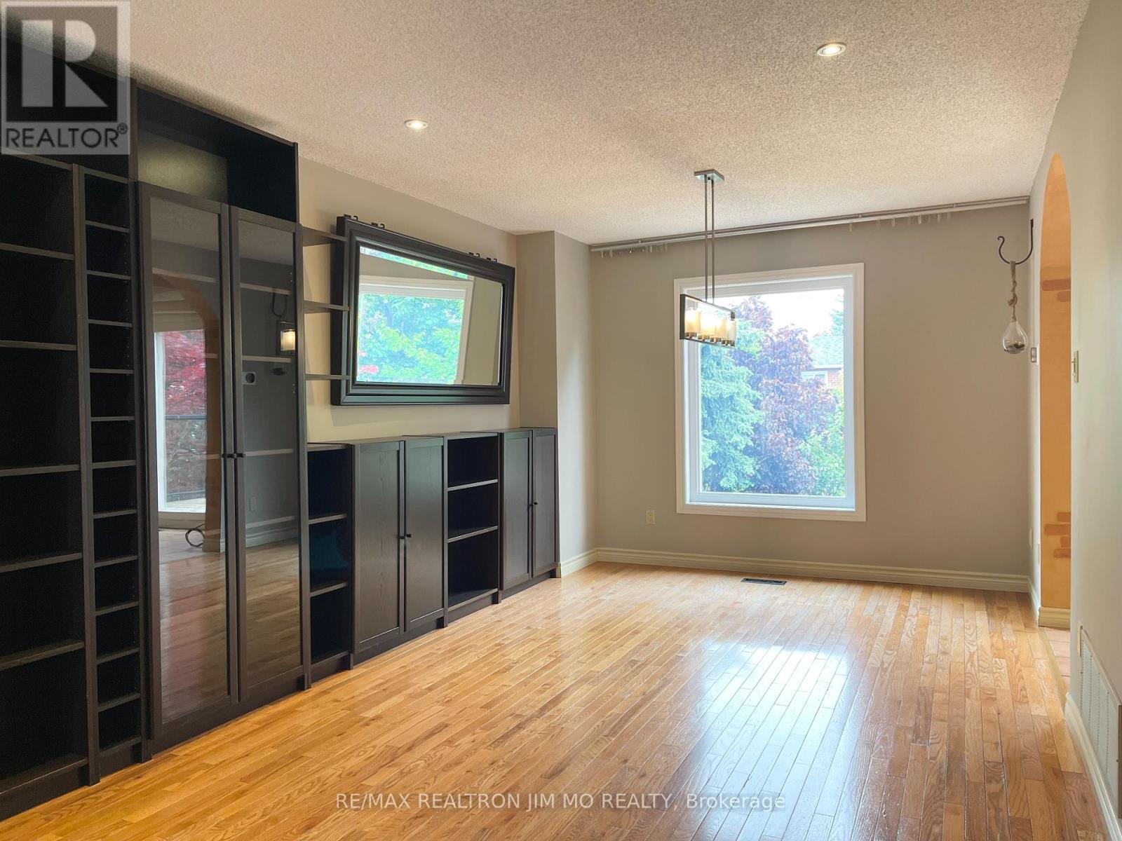Upper - 5555 Lockengate Court, Mississauga, Ontario  L5R 3M8 - Photo 8 - W12172333