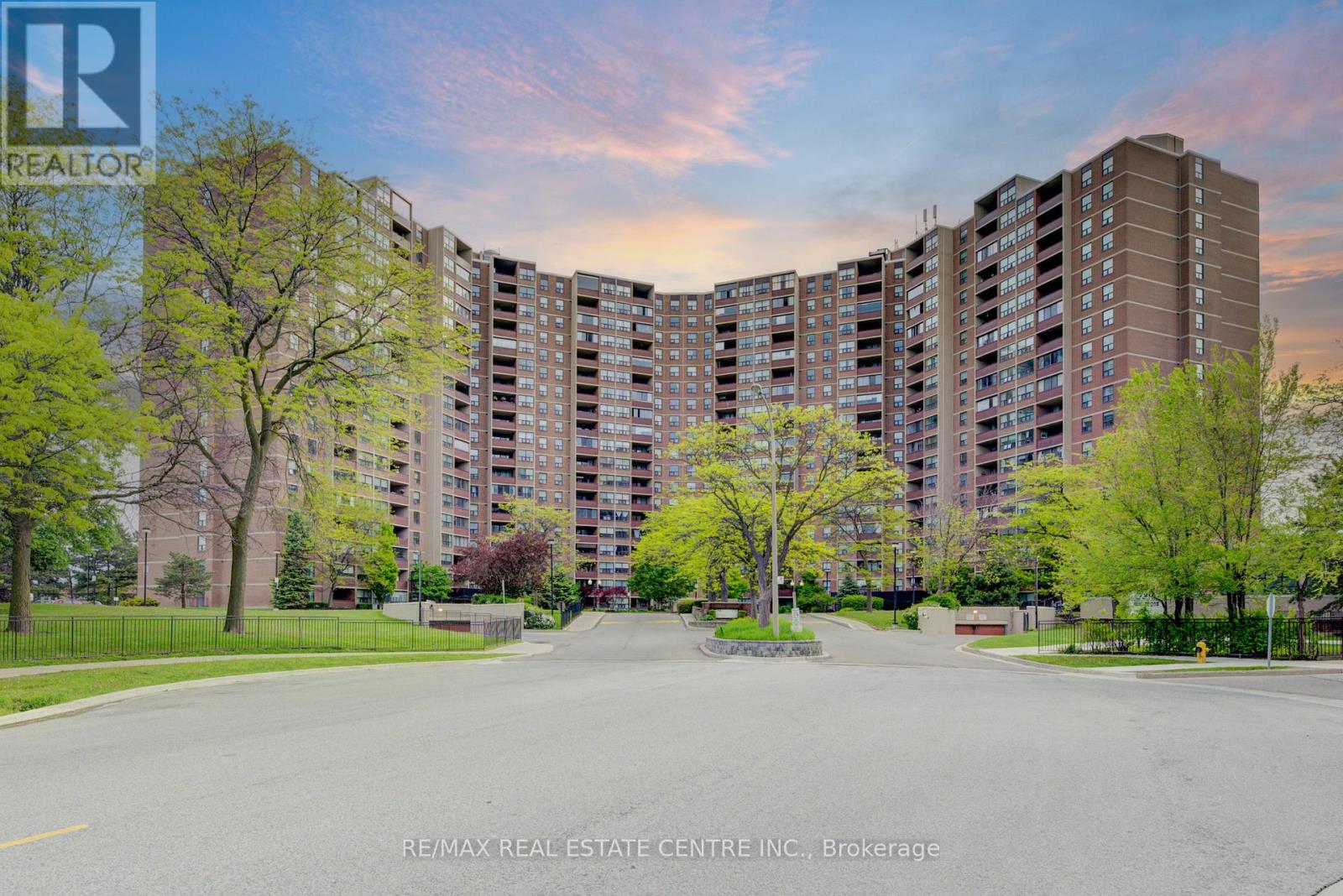 1109 - 716 The West Mall, Toronto, Ontario  M9C 4X6 - Photo 2 - W12172335