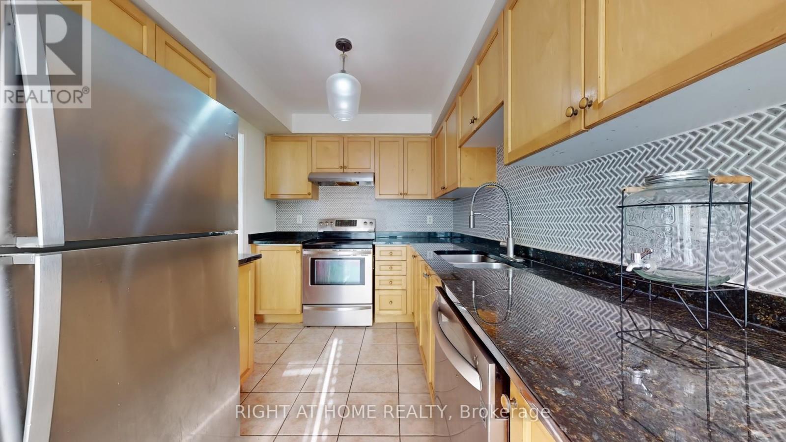73 Mare Crescent, Toronto, Ontario  M9W 7E7 - Photo 11 - W12172341