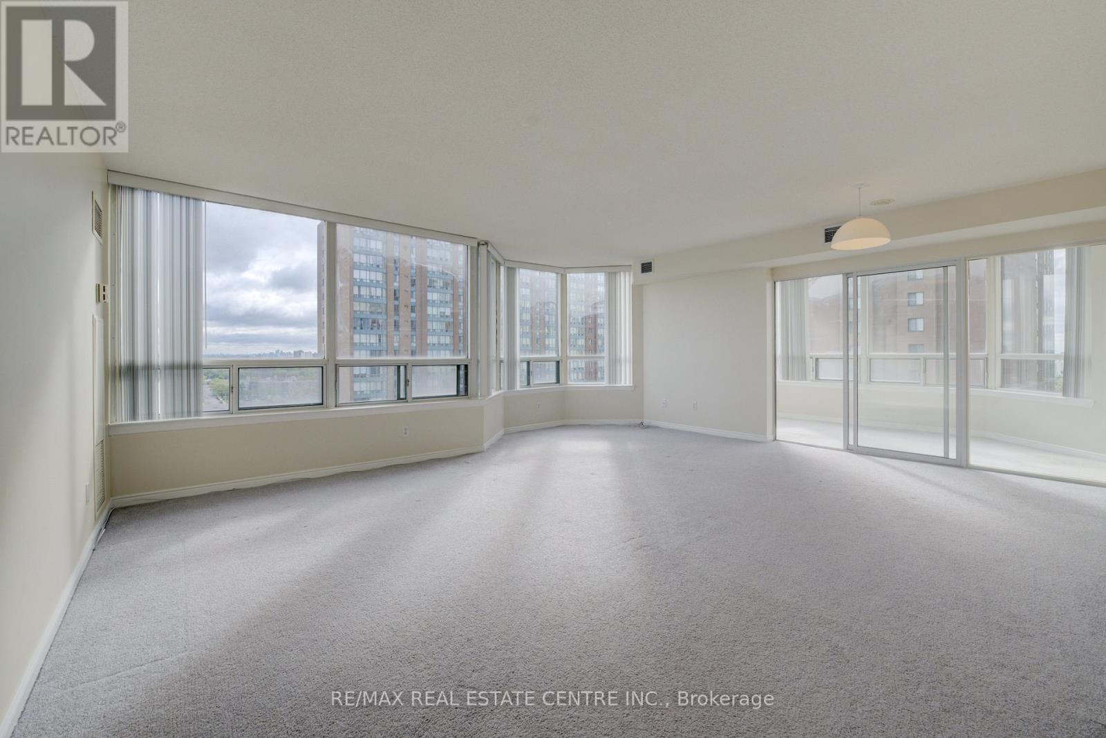 1403 - 135 Hillcrest Avenue, Mississauga, Ontario  L5B 4B1 - Photo 6 - W12172336