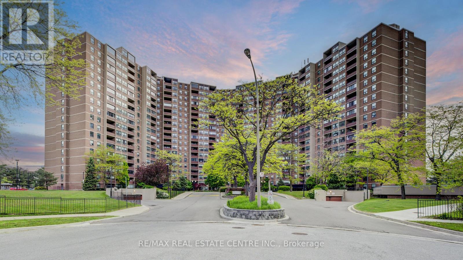 1109 - 716 The West Mall, Toronto, Ontario  M9C 4X6 - Photo 3 - W12172335