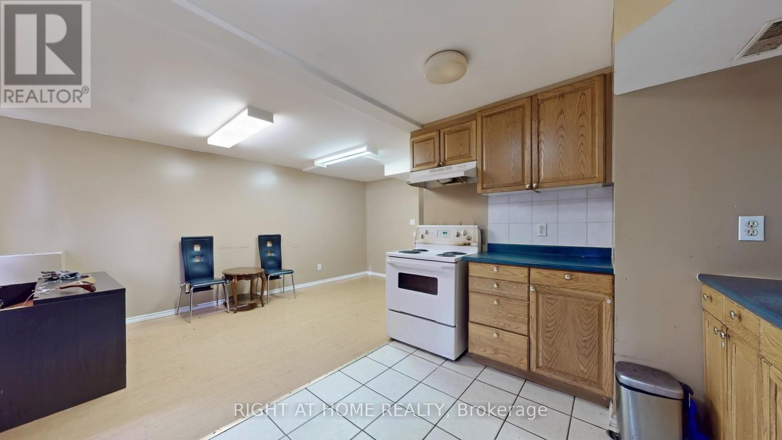 73 Mare Crescent, Toronto, Ontario  M9W 7E7 - Photo 40 - W12172341