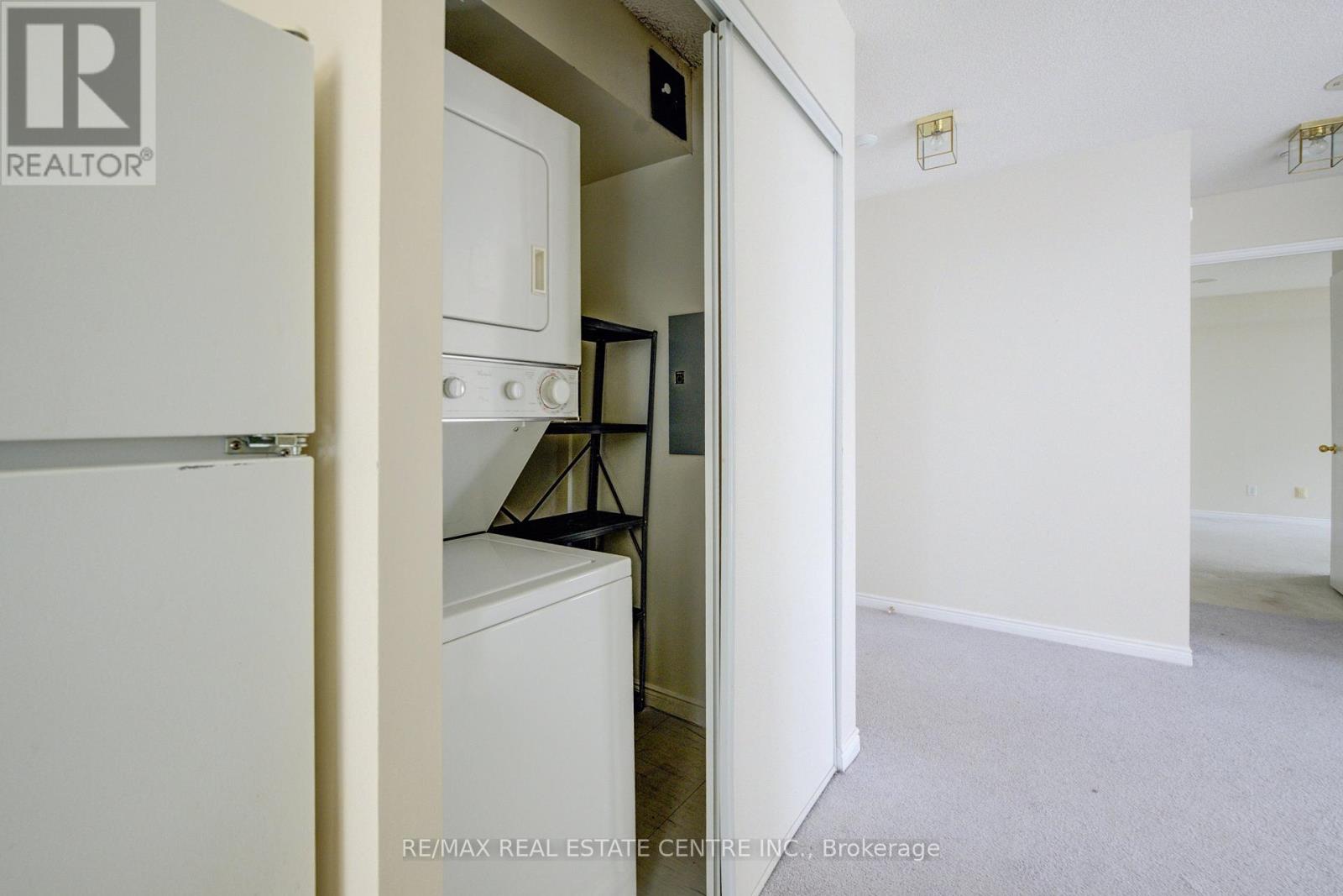 1403 - 135 Hillcrest Avenue, Mississauga, Ontario  L5B 4B1 - Photo 26 - W12172336