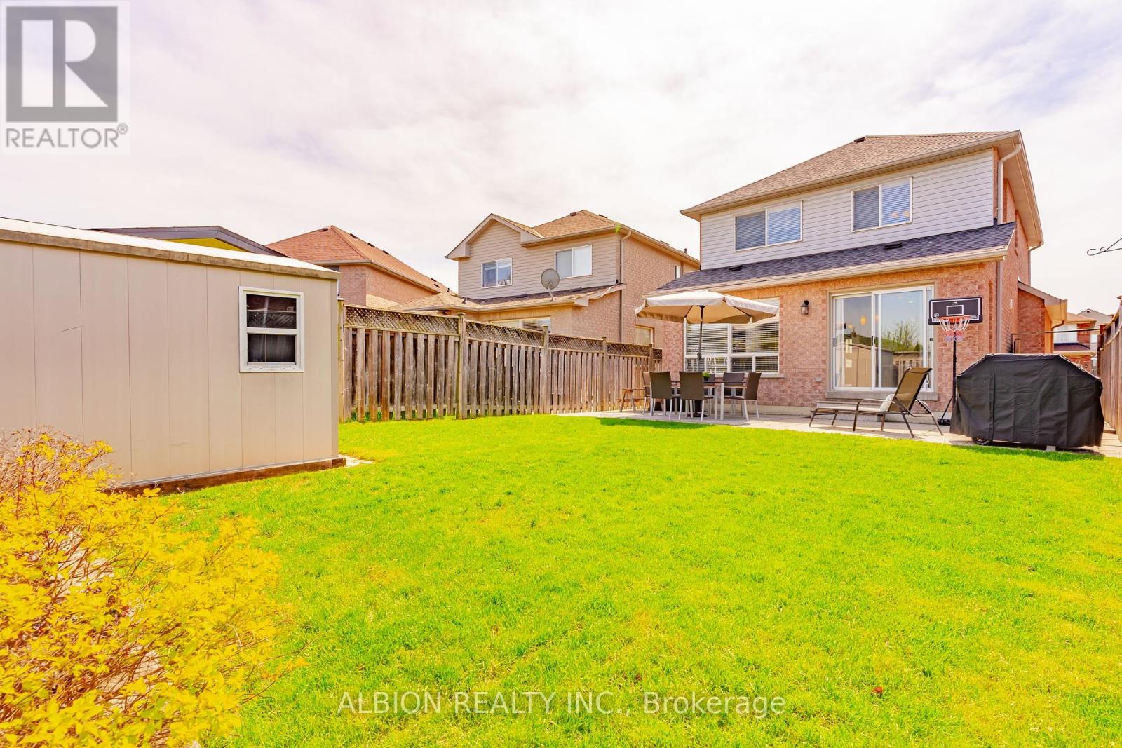 40 Emily Carr Crescent, Caledon, Ontario  L7E 2K9 - Photo 37 - W12145331