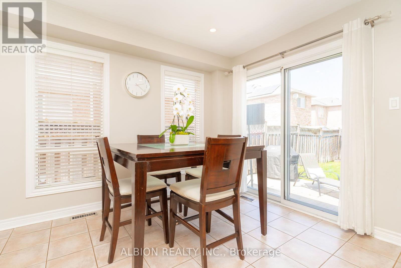 40 Emily Carr Crescent, Caledon, Ontario  L7E 2K9 - Photo 15 - W12145331