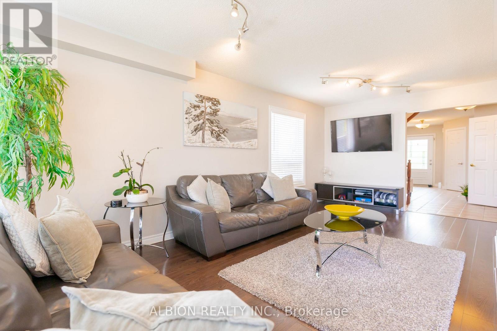 40 Emily Carr Crescent, Caledon, Ontario  L7E 2K9 - Photo 9 - W12145331