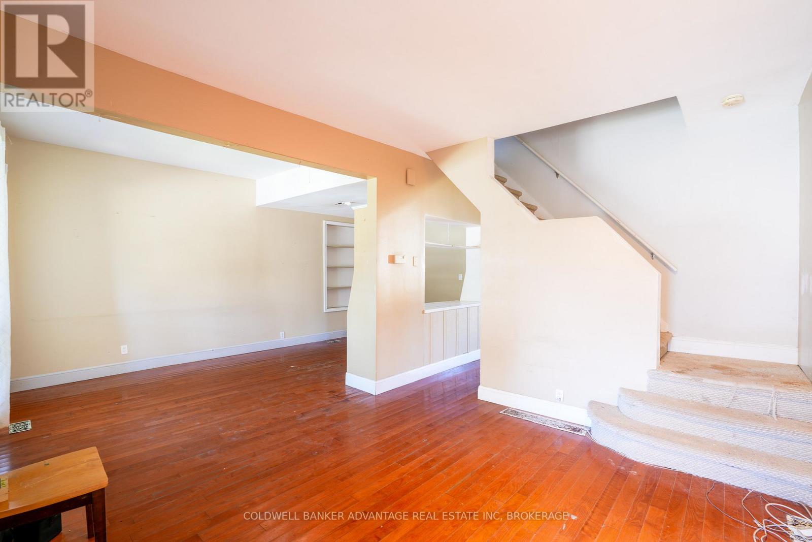 76 East 24th Street, Hamilton, Ontario  L8V 2Y1 - Photo 2 - X12172352