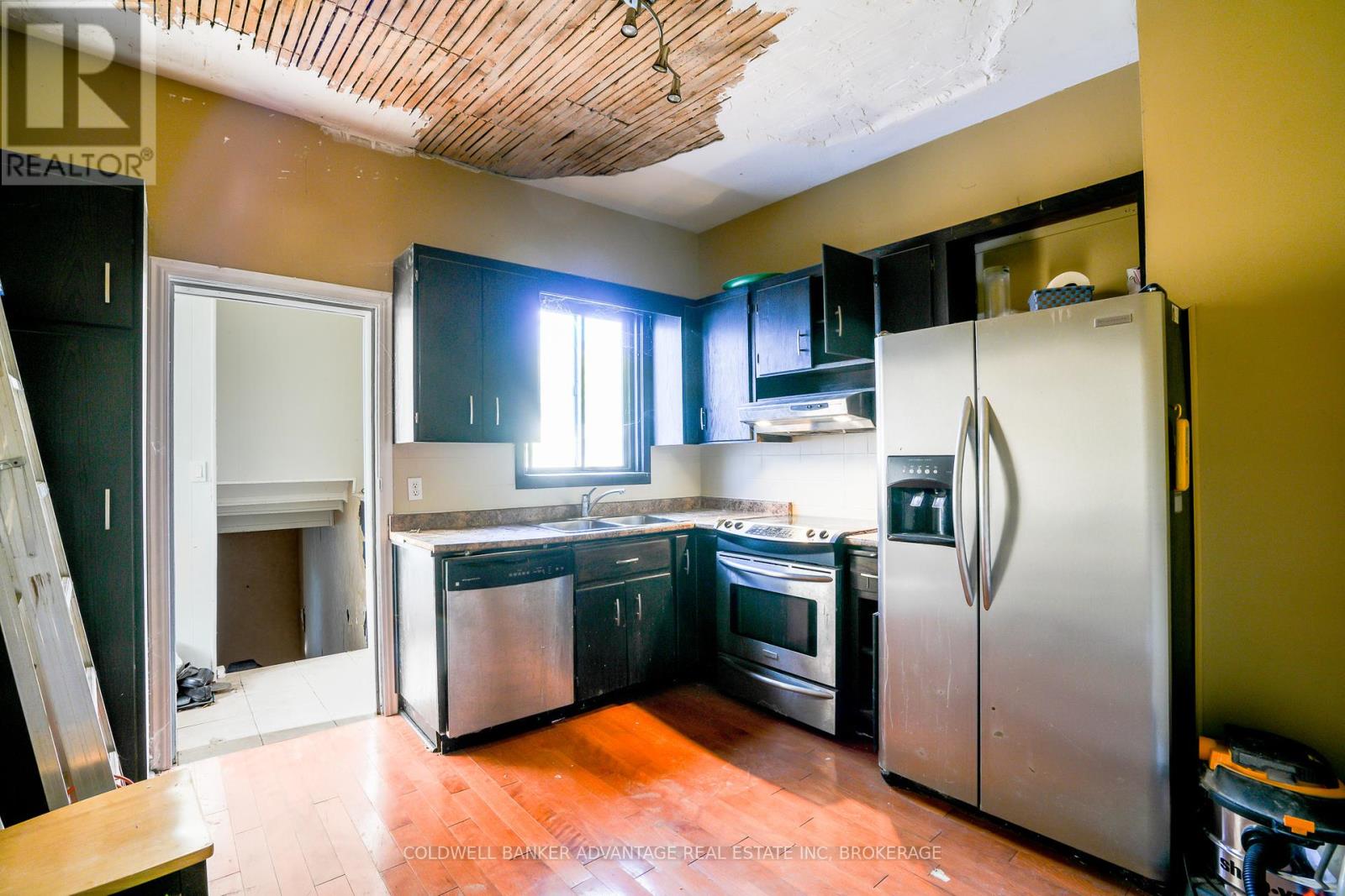 76 East 24th Street, Hamilton, Ontario  L8V 2Y1 - Photo 4 - X12172352