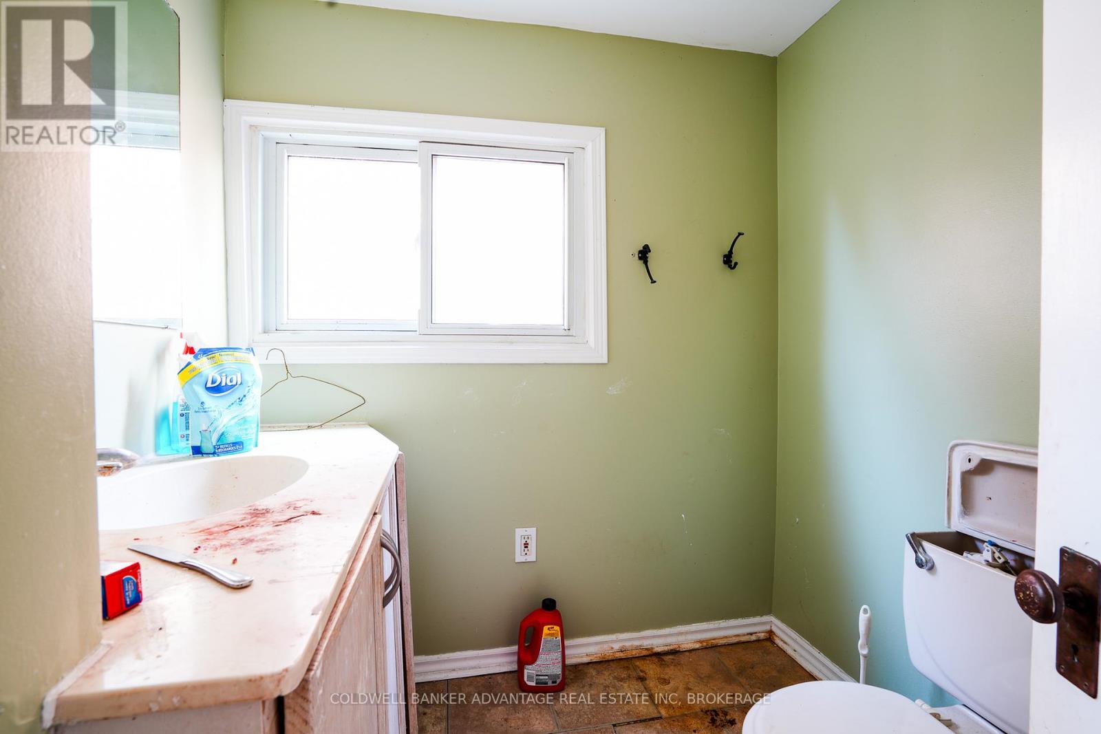 76 East 24th Street, Hamilton, Ontario  L8V 2Y1 - Photo 7 - X12172352