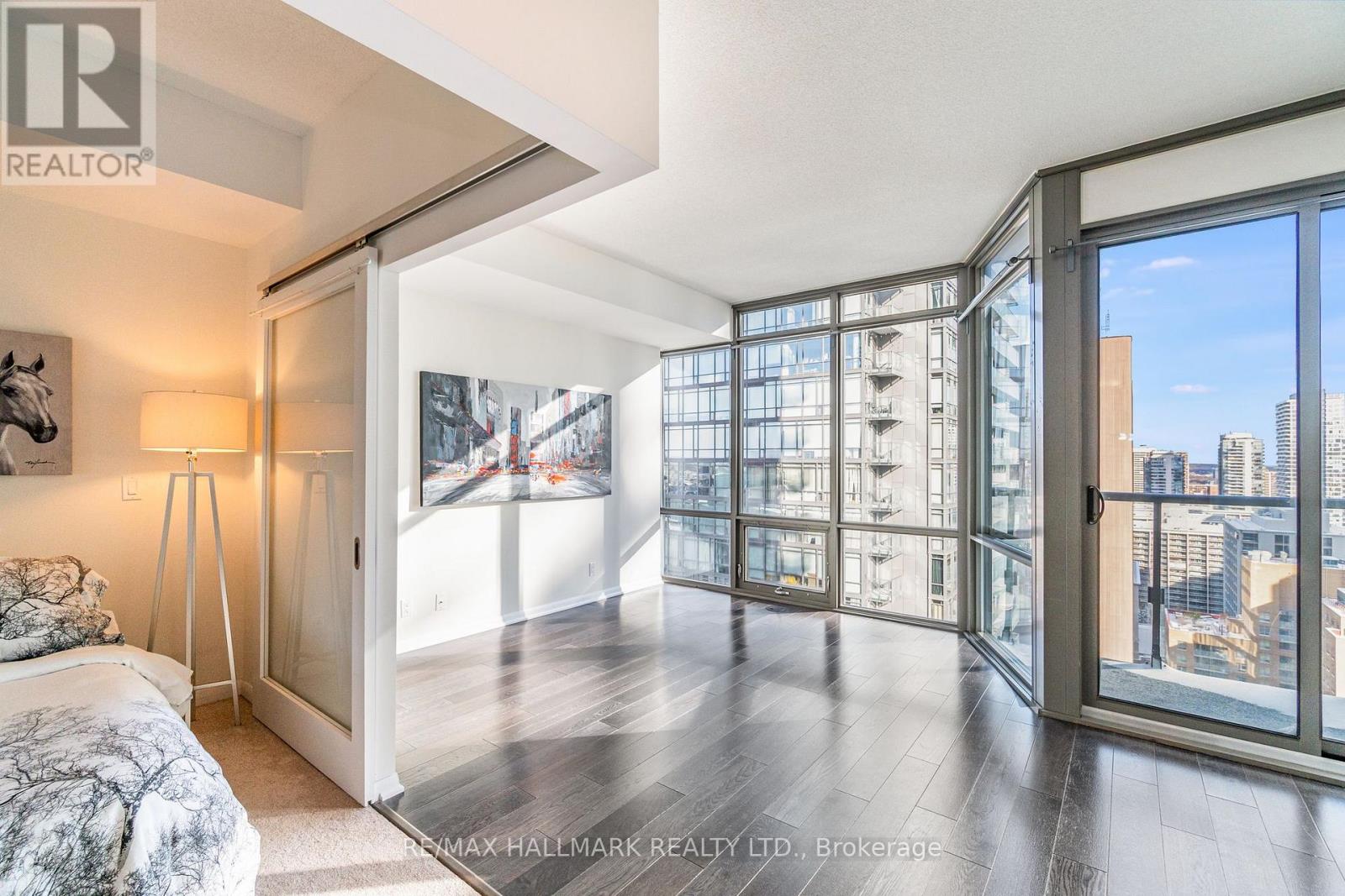 2307 - 832 BAY STREET, Toronto, Ontario