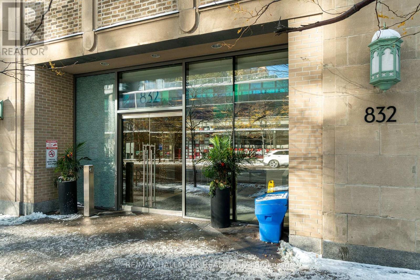 2307 - 832 Bay Street, Toronto, Ontario  M5S 1Z6 - Photo 2 - C12172361