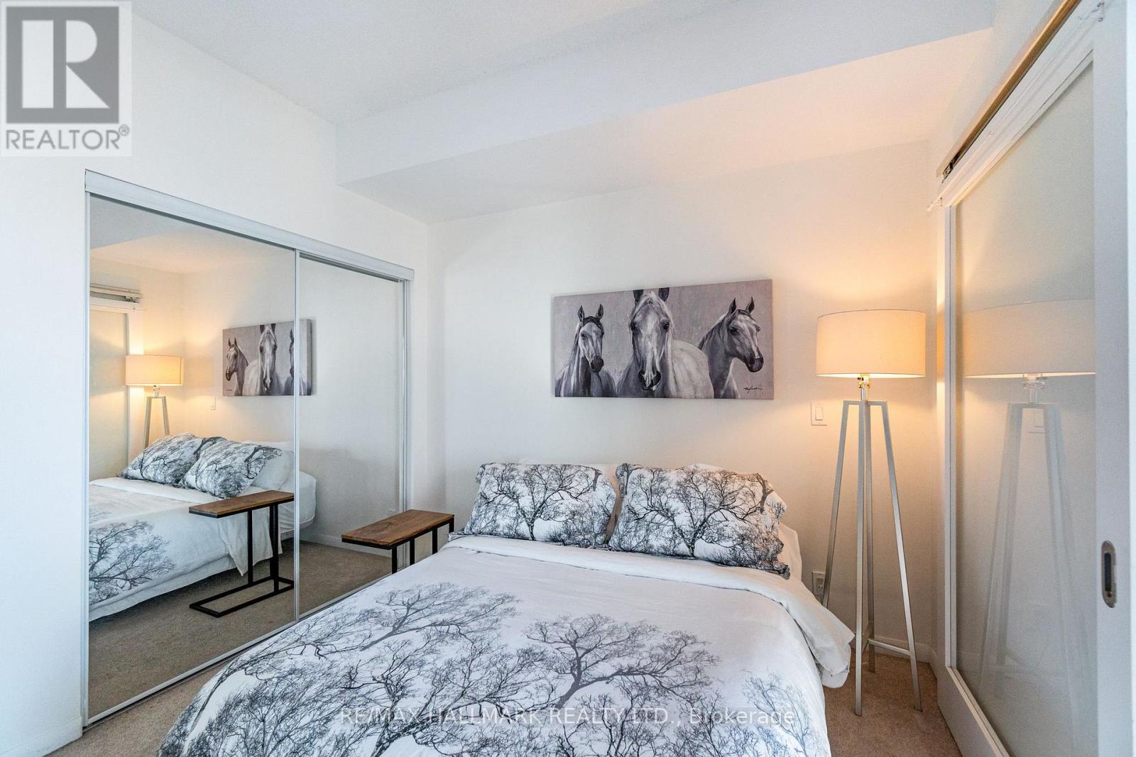 2307 - 832 Bay Street, Toronto, Ontario  M5S 1Z6 - Photo 6 - C12172361