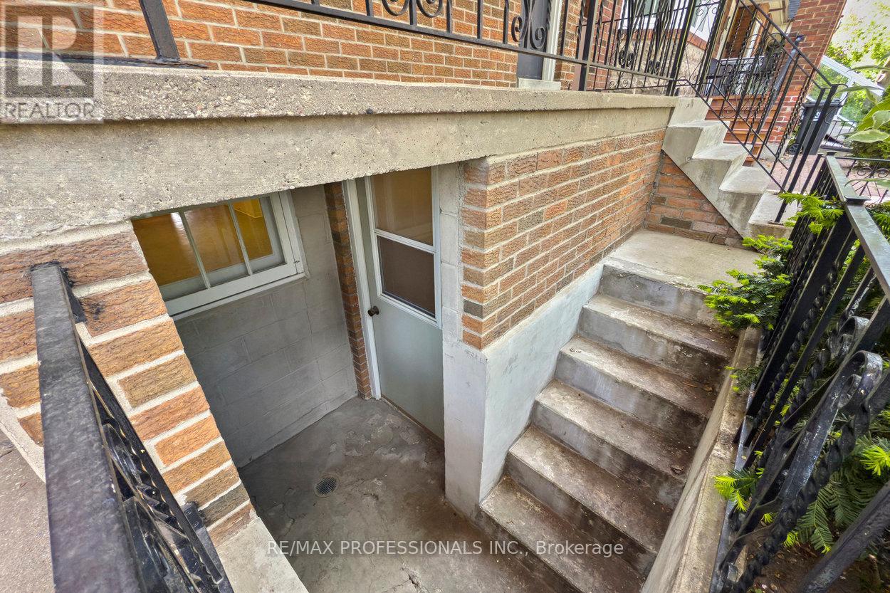 116 Borden Street, Toronto (University), Ontario  M5S 2N1 - Photo 7 - C12172380