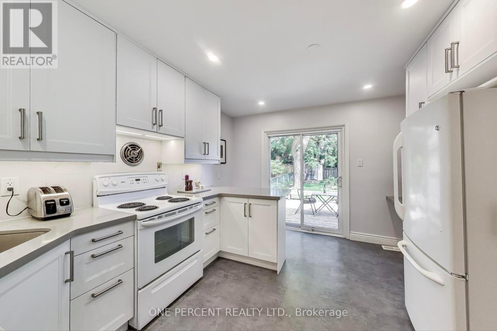 33 Lemay Road, Toronto, Ontario  M4S 2X2 - Photo 12 - C12172390