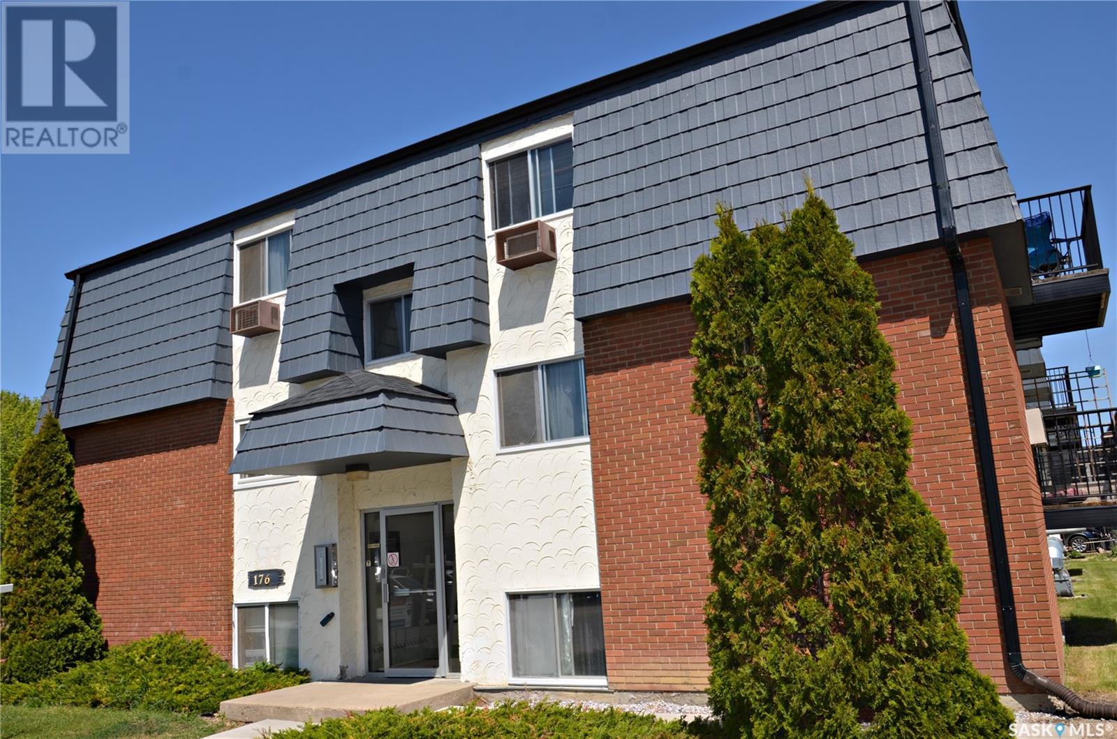 Property at 4 176 Acadia COURT image 1