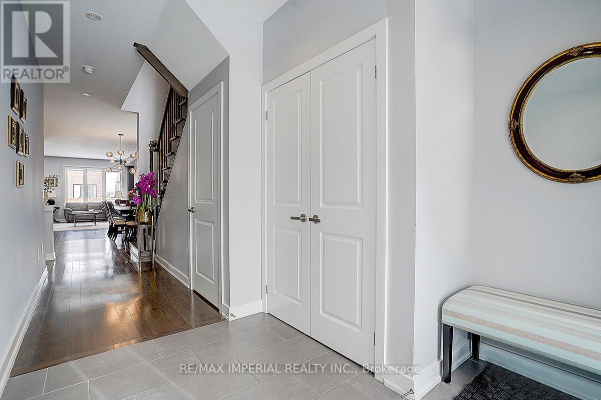 100 Dariole Drive, Richmond Hill, Ontario  L4E 0Y8 - Photo 4 - N12172375